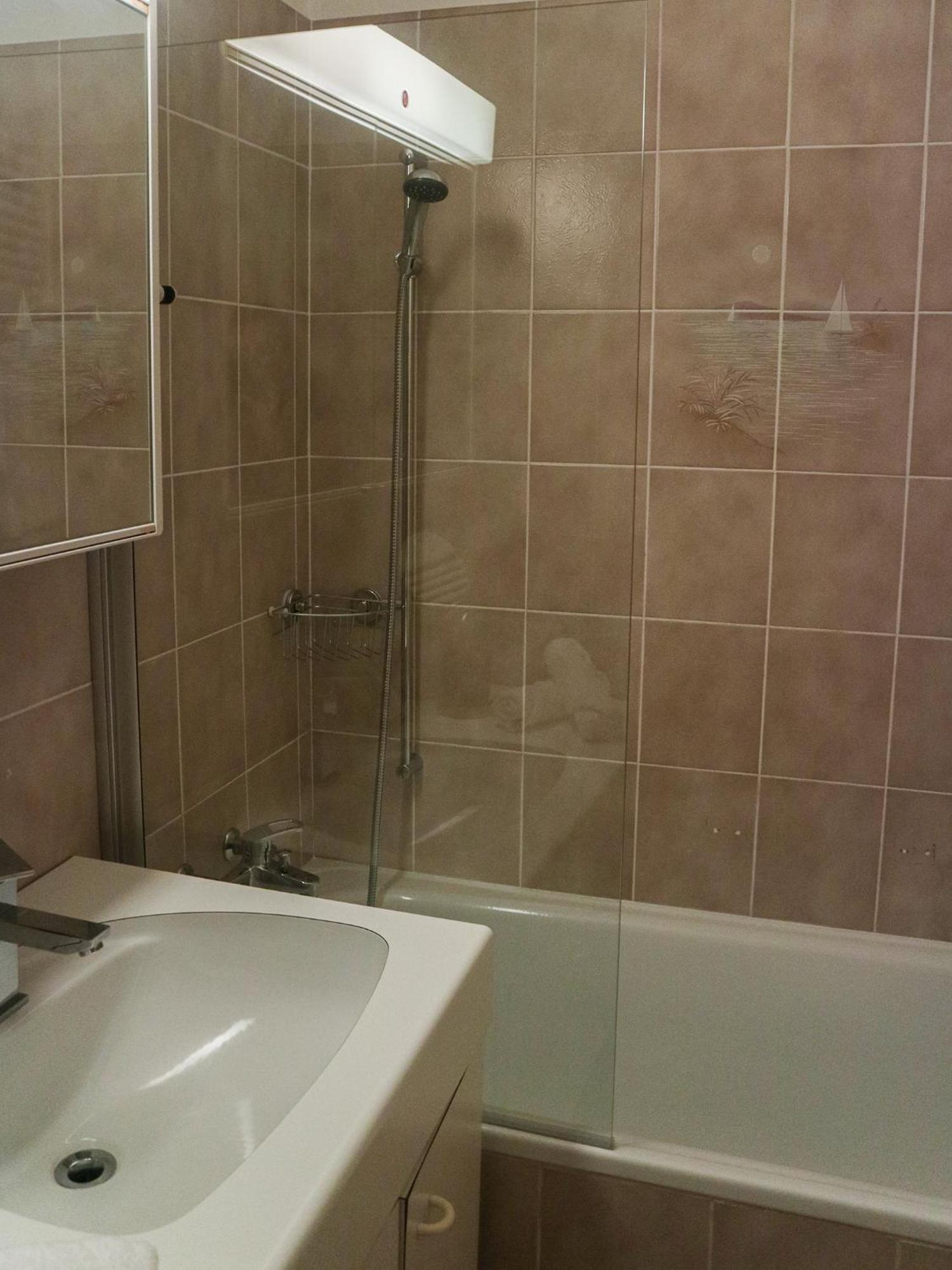 Wisteria House - Holiday Apartment Cadenazzo Bagian luar foto